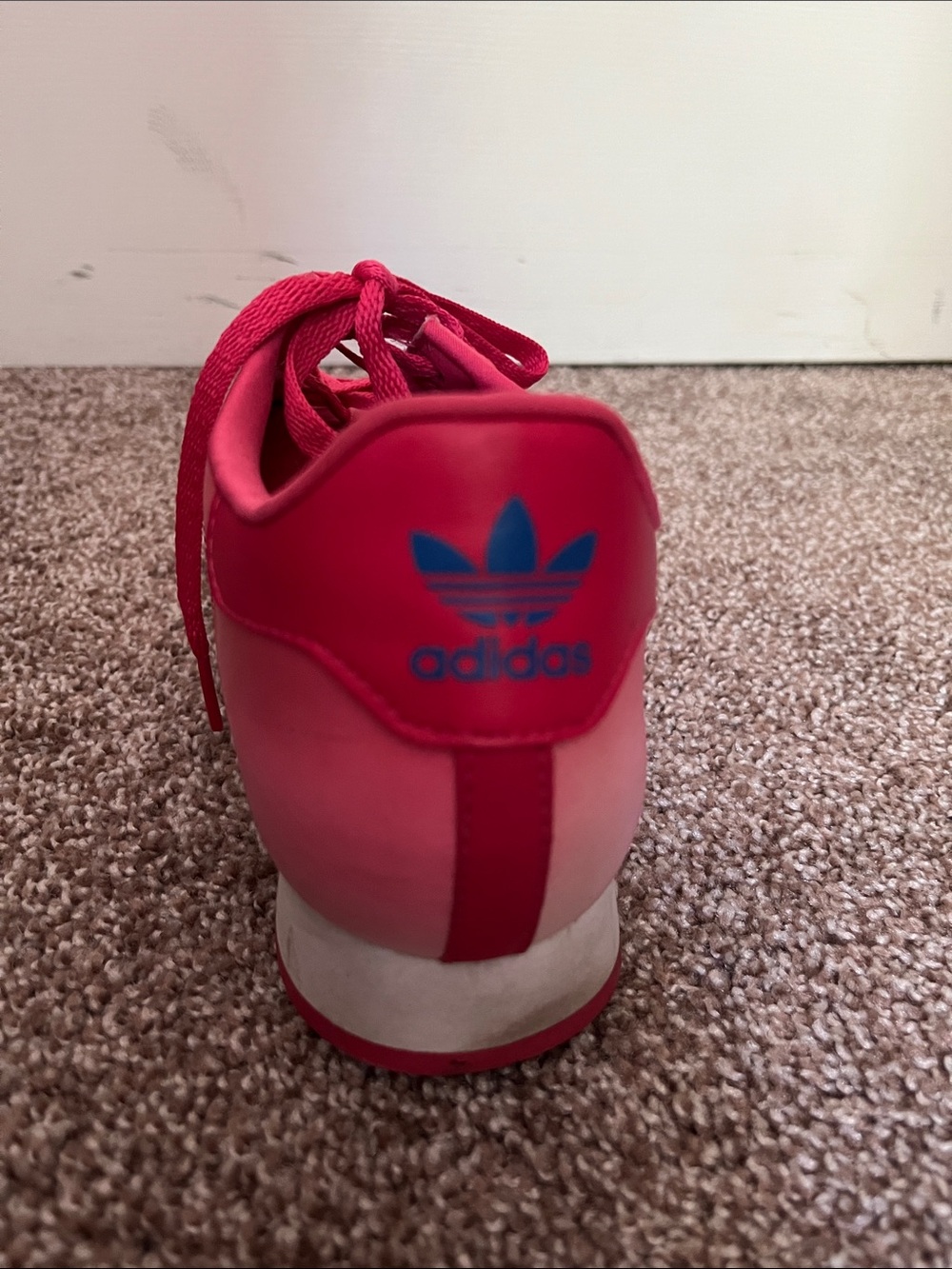 Adidas Samoa Women's Pink Ombre Sneaker Size 8 US - Picture 4 of 5